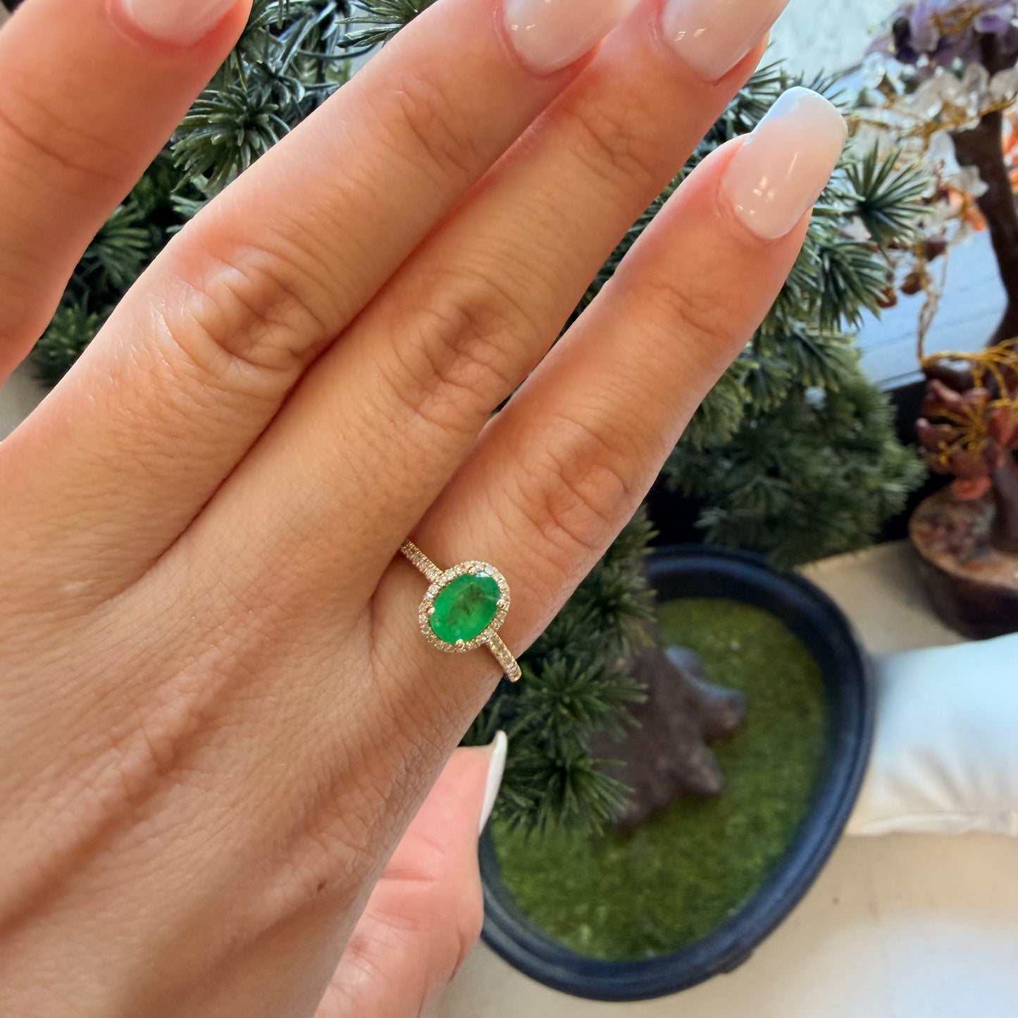 14K Yellow Gold Oval Emerald & Diamond Ring Size 6